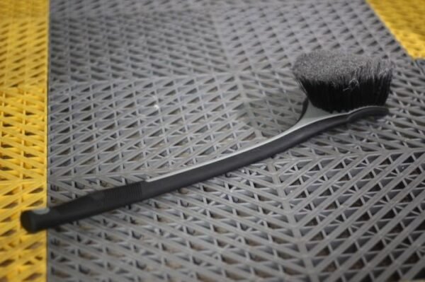 Fender Brush Long Handle Soft Tip